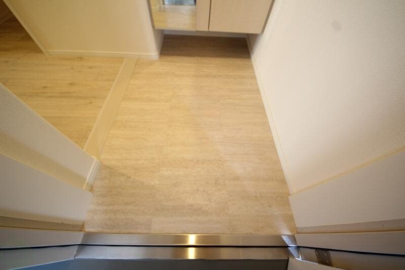 物件内観写真16　(明るい玄関です)