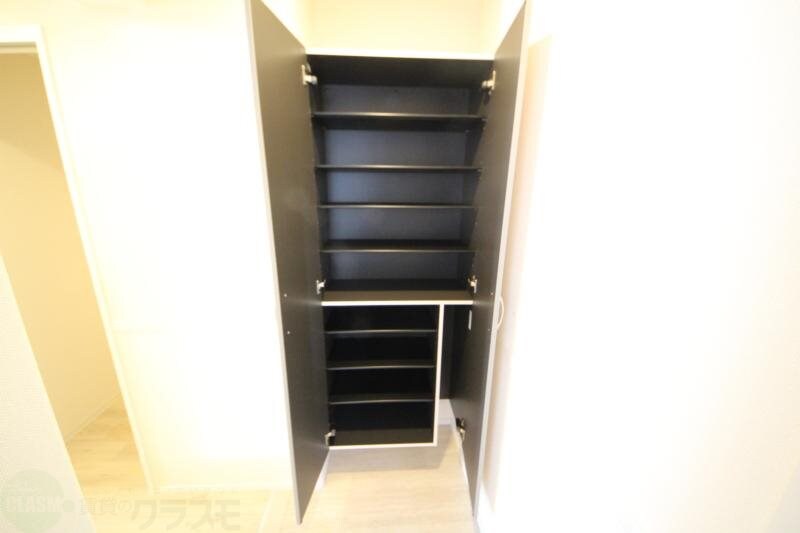 物件内観写真27　(便利な収納スペースです)