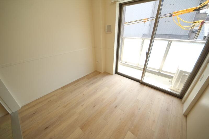 物件内観写真22　(明るい洋室です)