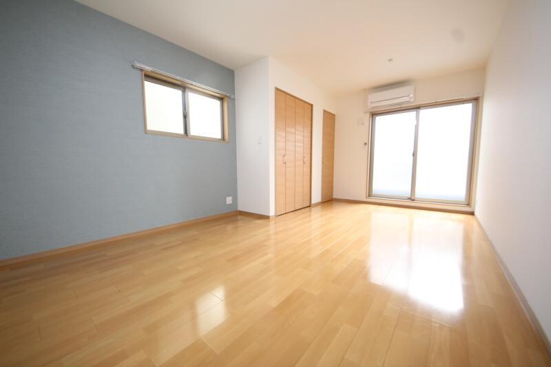 物件内観写真5　(ゆったり過ごせるリビングです)