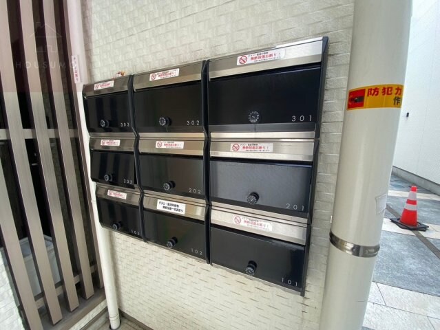 物件外観写真3　(清潔なロビーです)