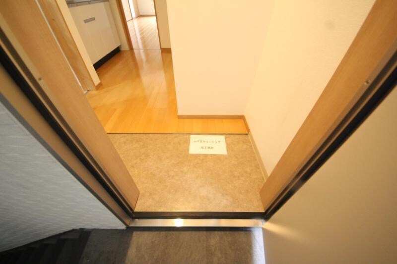 物件内観写真16　(収納もある玄関です)