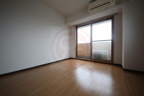 寝室(落ち着いて過ごせるお部屋なので、寝室にいかがでしょうか)