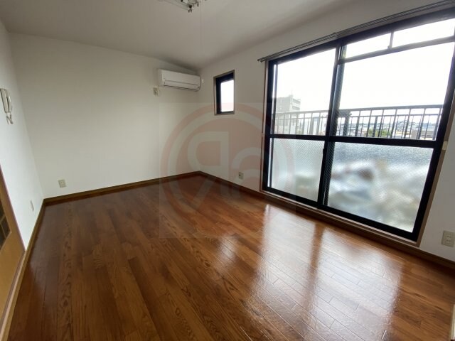 物件内観写真10　(明るい玄関です)