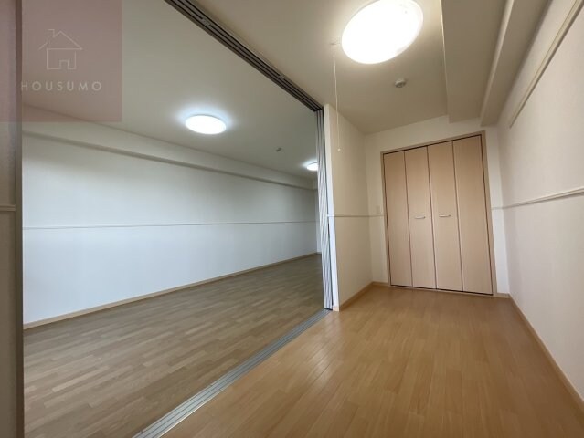 物件内観写真17　(広々とした洋室です)