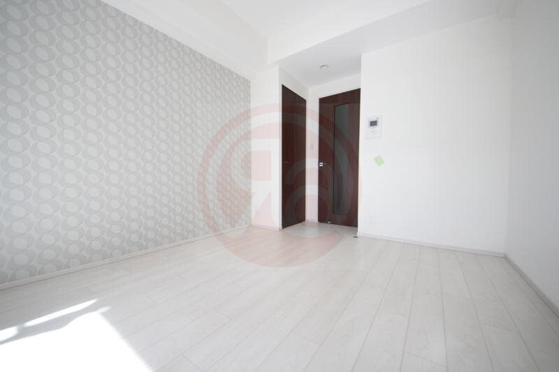 物件内観写真12　(落ち着いた色調の寝室です)