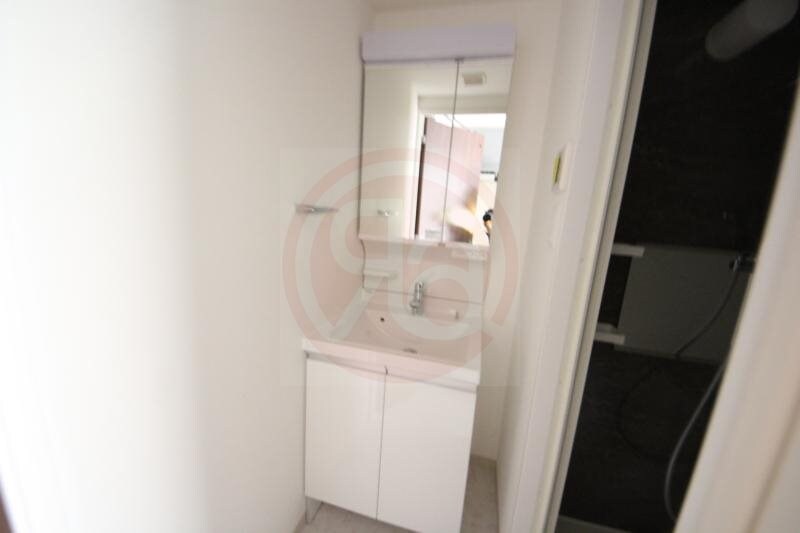 物件内観写真19　(独立洗面台、朝の身支度には欠かせません)