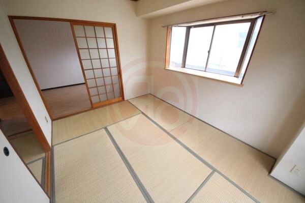 和室(フローリングだけでなく、和室もあります)