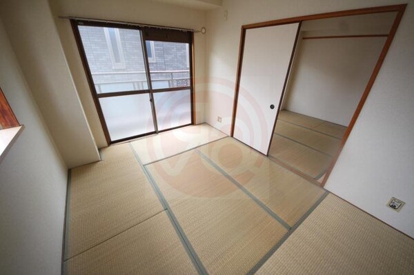 和室(落ち着いた雰囲気の和室付きです)