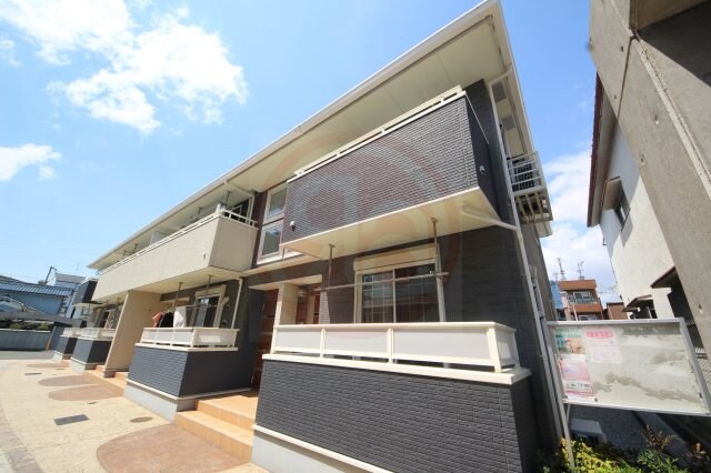 物件外観写真1　(きれいな外観です)