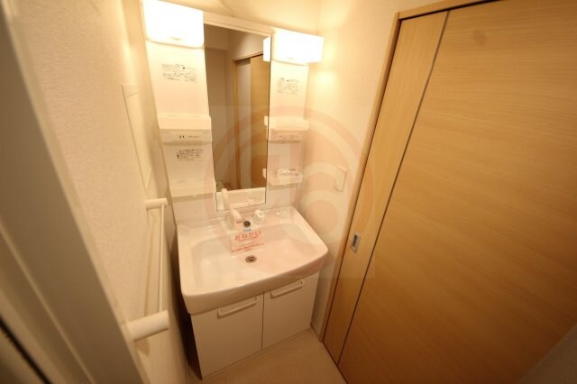 物件内観写真20　(独立洗面台で身支度をすべて済ませてしまいましょう)