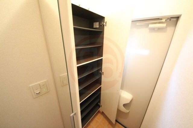 物件内観写真28　(専用の収納スペースです)