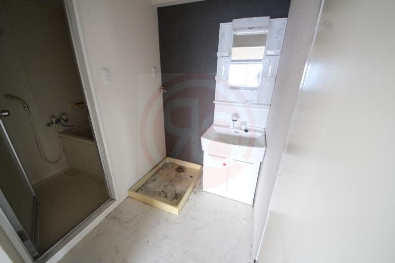 物件内観写真18　(ゆったりとスペースのある洗面所)