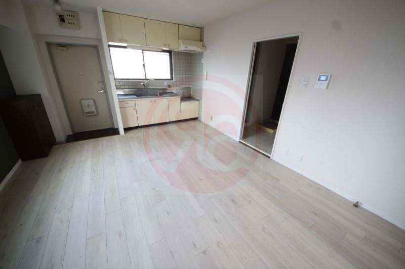 物件内観写真26　(明るい洋室です)