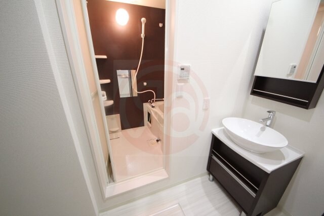 物件内観写真18　(広い洗面スペース)