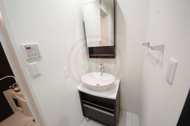 物件内観写真19　(独立洗面化粧台が付いています)