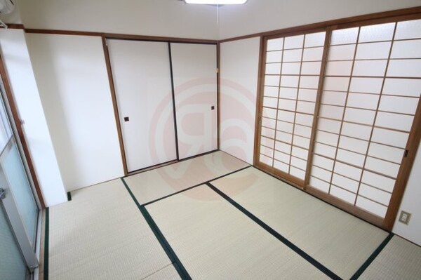 寝室(広くて明るい寝室)