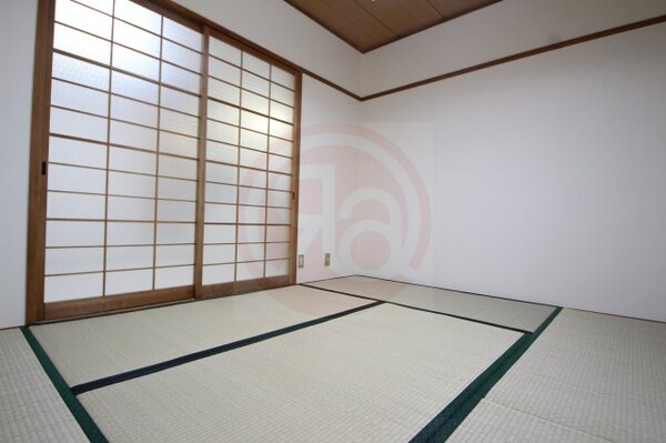 和室(来客時にも便利な和室付き)