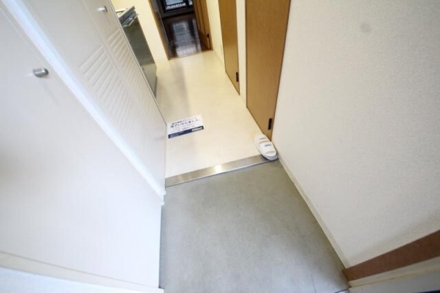 物件内観写真10　(シンプルで使いやすい玄関です)