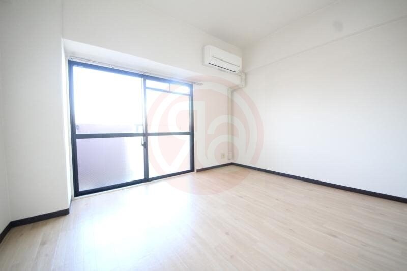 物件内観写真5　(ゆったりとしたリビングです)