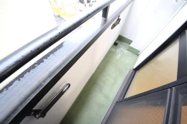 物件内観写真11　(暖かな日差しのふりそそぐバルコニー)