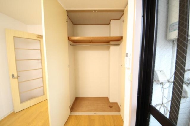 物件内観写真12　(収納豊富です)