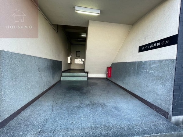 エントランス(ゆとりのあるエントランスです)