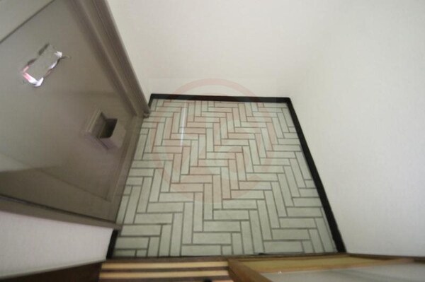 玄関(スタンダードな洋室です)