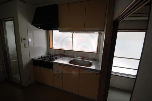 キッチン(忙しい朝には欠かせない洗面所です)