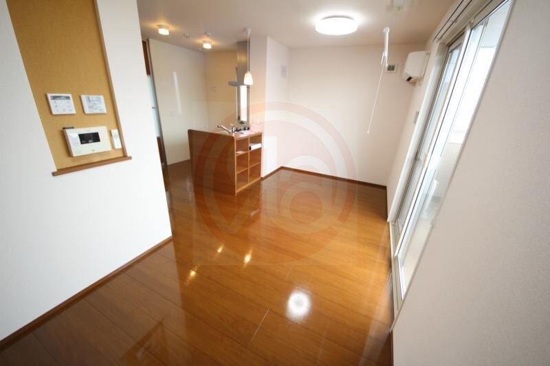 物件内観写真5　(ゆったり過ごせる居間です)