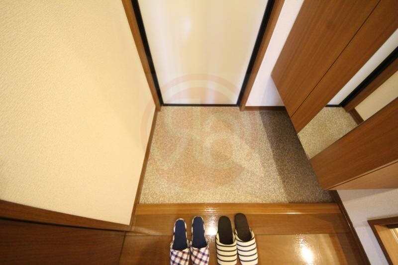 物件内観写真16　(明るい玄関です)