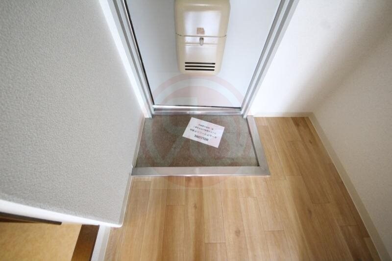 物件内観写真10　(収納もある玄関です)