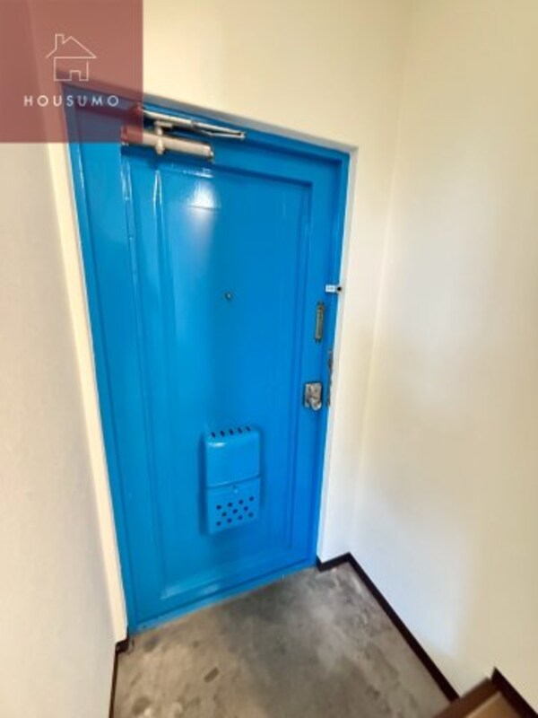 玄関(清潔感のあるトイレです)