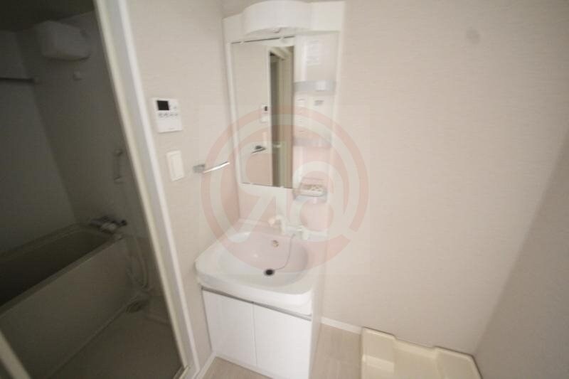 物件内観写真20　(朝の身支度には欠かせない独立洗面化粧台)