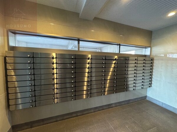 建物設備(ゆとりのあるエントランスです)