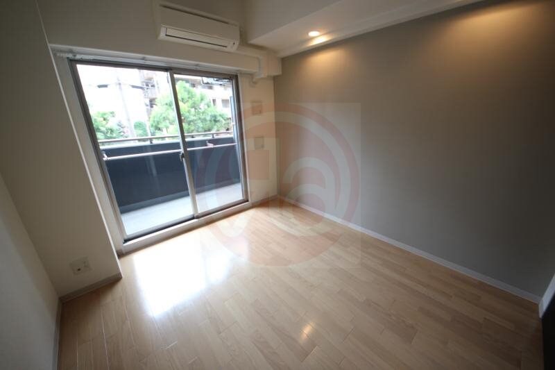 物件内観写真25　(広々とした洋室です)