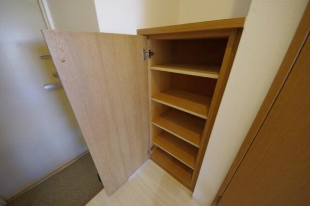 物件内観写真14　(専用の収納スペースです)