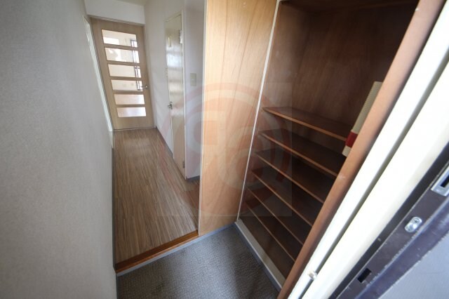 物件内観写真17　(落ち着いた色調の洋室です)