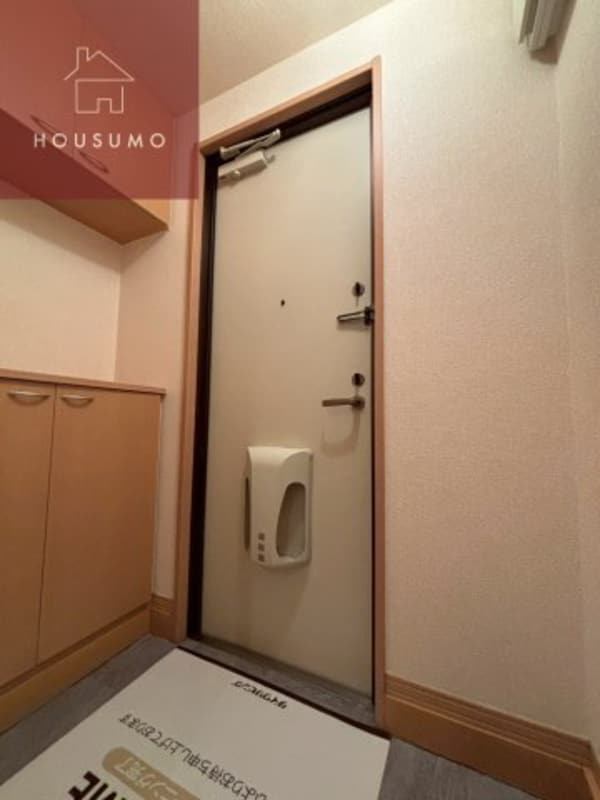 玄関(日々の疲れを癒すお風呂付です)