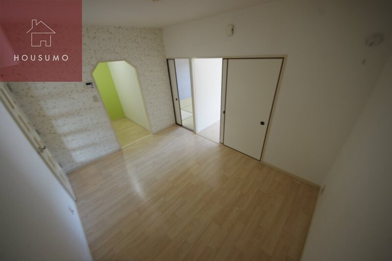 物件内観写真6　(ゆったりとしたリビングです)