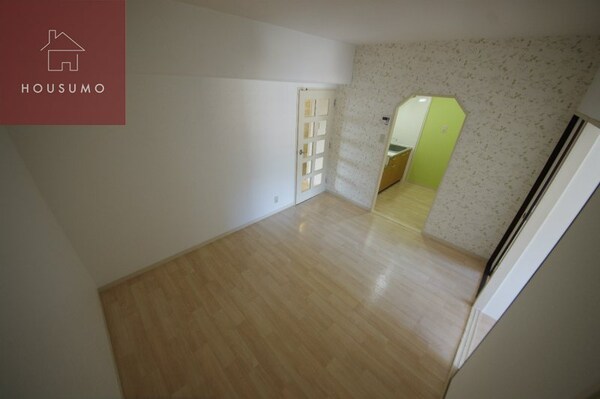 居室(ゆったりとした居間です)