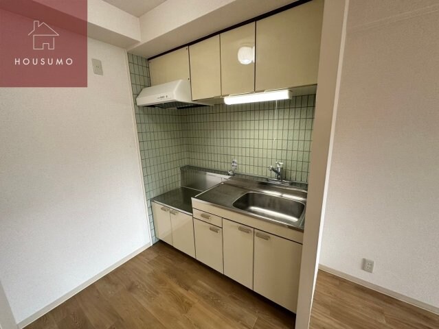 物件内観写真8　(コンパクトなキッチンで掃除もラクラク)