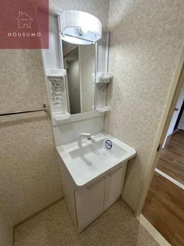 物件内観写真11　(広い洗面スペース)