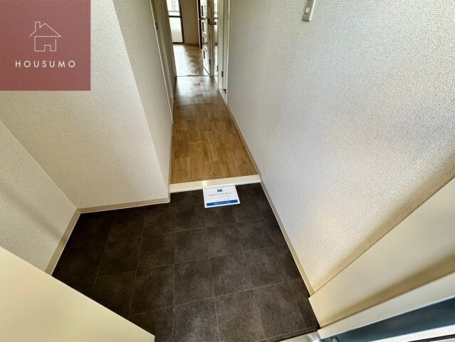 物件内観写真16　(明るい玄関です)