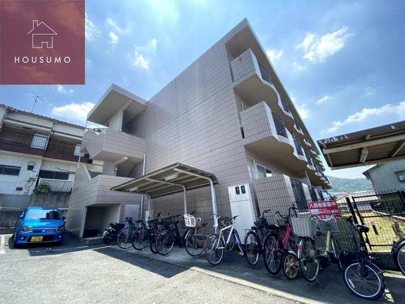 物件外観写真1　(きれいな外観です)