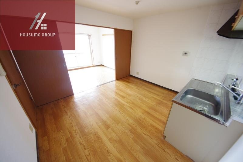 物件内観写真4　(ゆったりとしたリビングです)