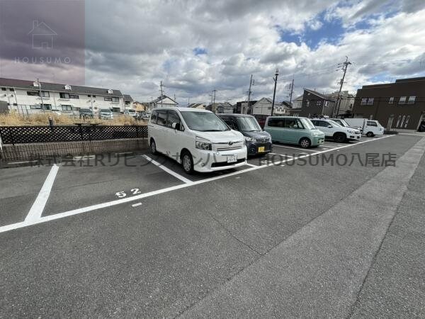 物件外観写真2　(駐車場完備です)