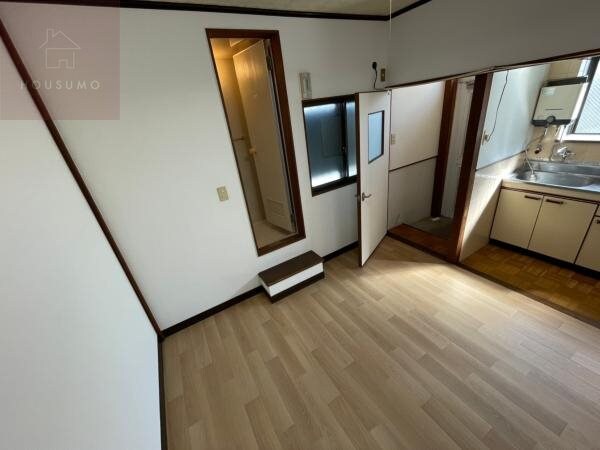 物件内観写真7　(明るい洋室です)