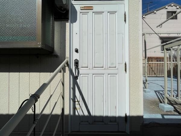 物件内観写真13　(収納もある玄関です)