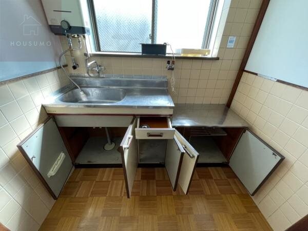 キッチン(コンパクトなキッチンで掃除もラクラク)